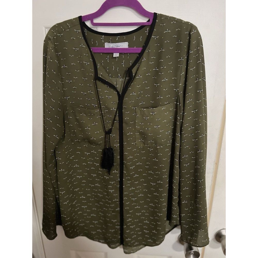 Libby Edelman Bee Print Blouse Top Size Medium‎ Olive Green Black Tassel